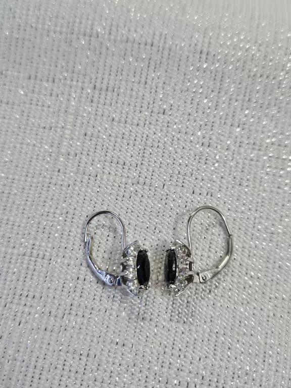 SREBRNE KOLCZYKI Z CZARNYMI OCZKAMI 2,67 G 925