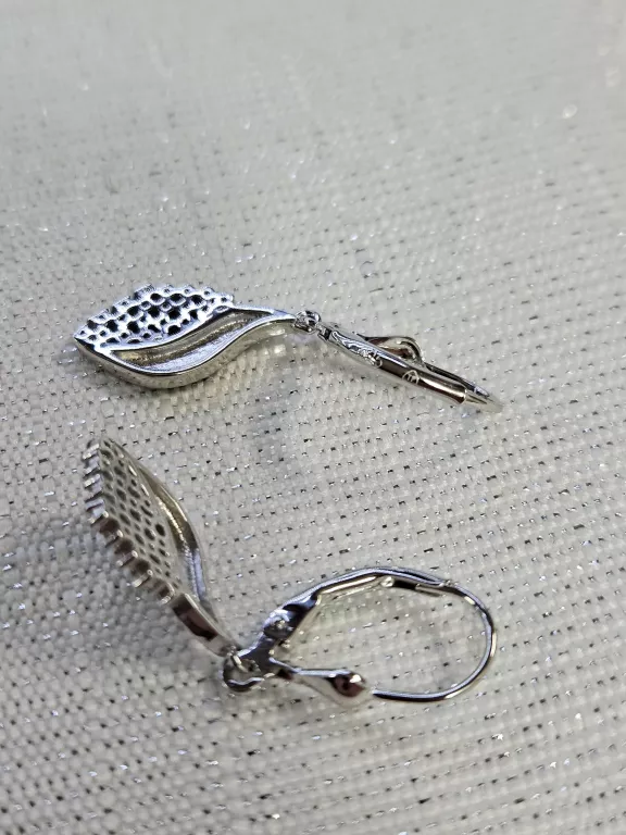 SREBRNE WISZĄCE  KOLCZYKI 2,55 G 925