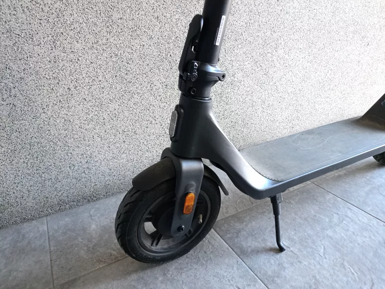 hulajnoga-elektryczna-xiaomi-scooter-4-lite-predkosc-maksymalna-100