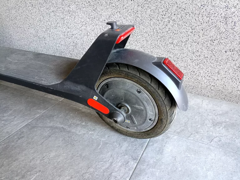 hulajnoga-elektryczna-xiaomi-scooter-4-lite-moc-silnika-100