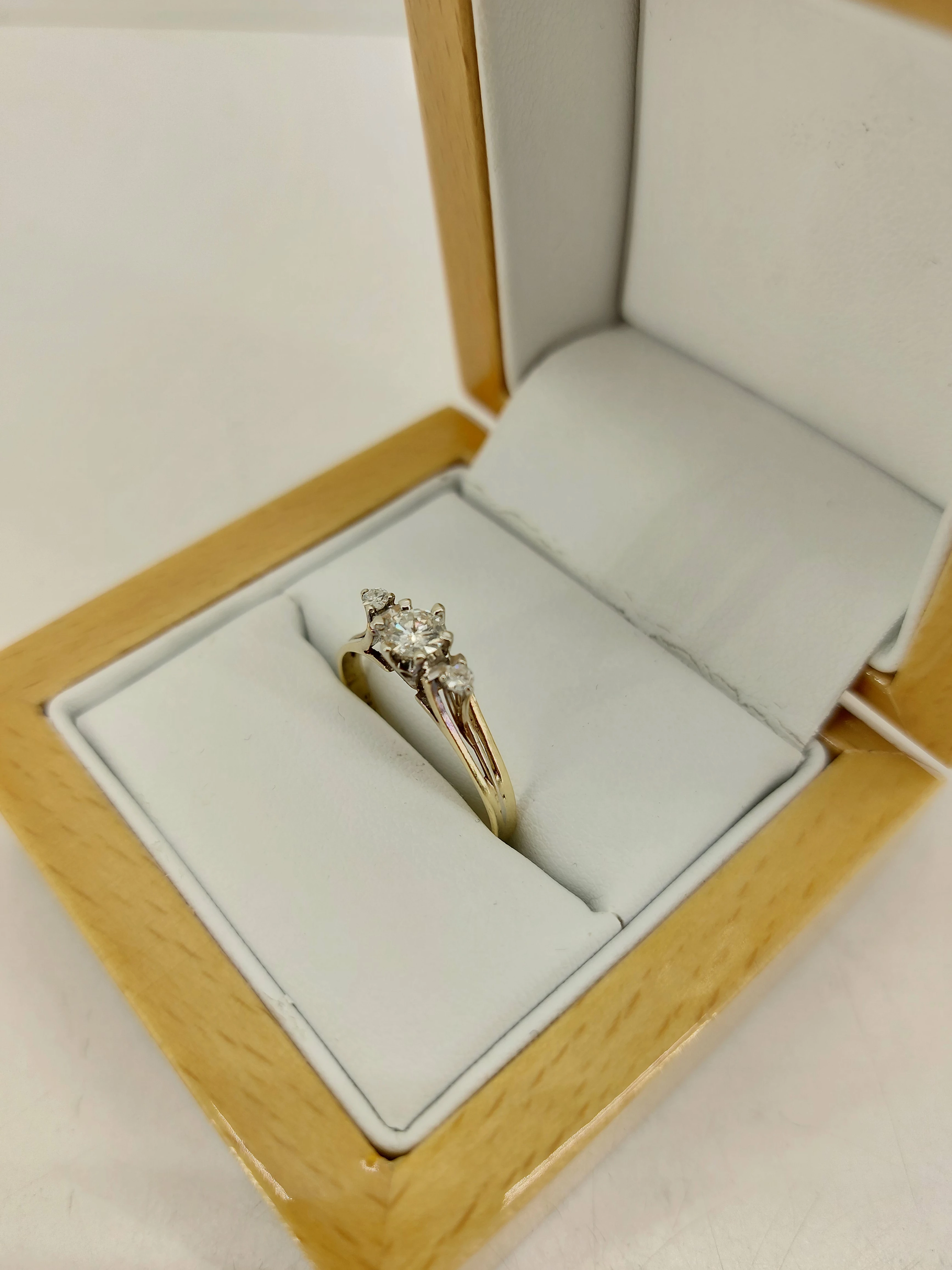 zloty-pierscionek-z-diamentami-585-043ct-228g-r18-wyprzedaz-stan-11323-238058