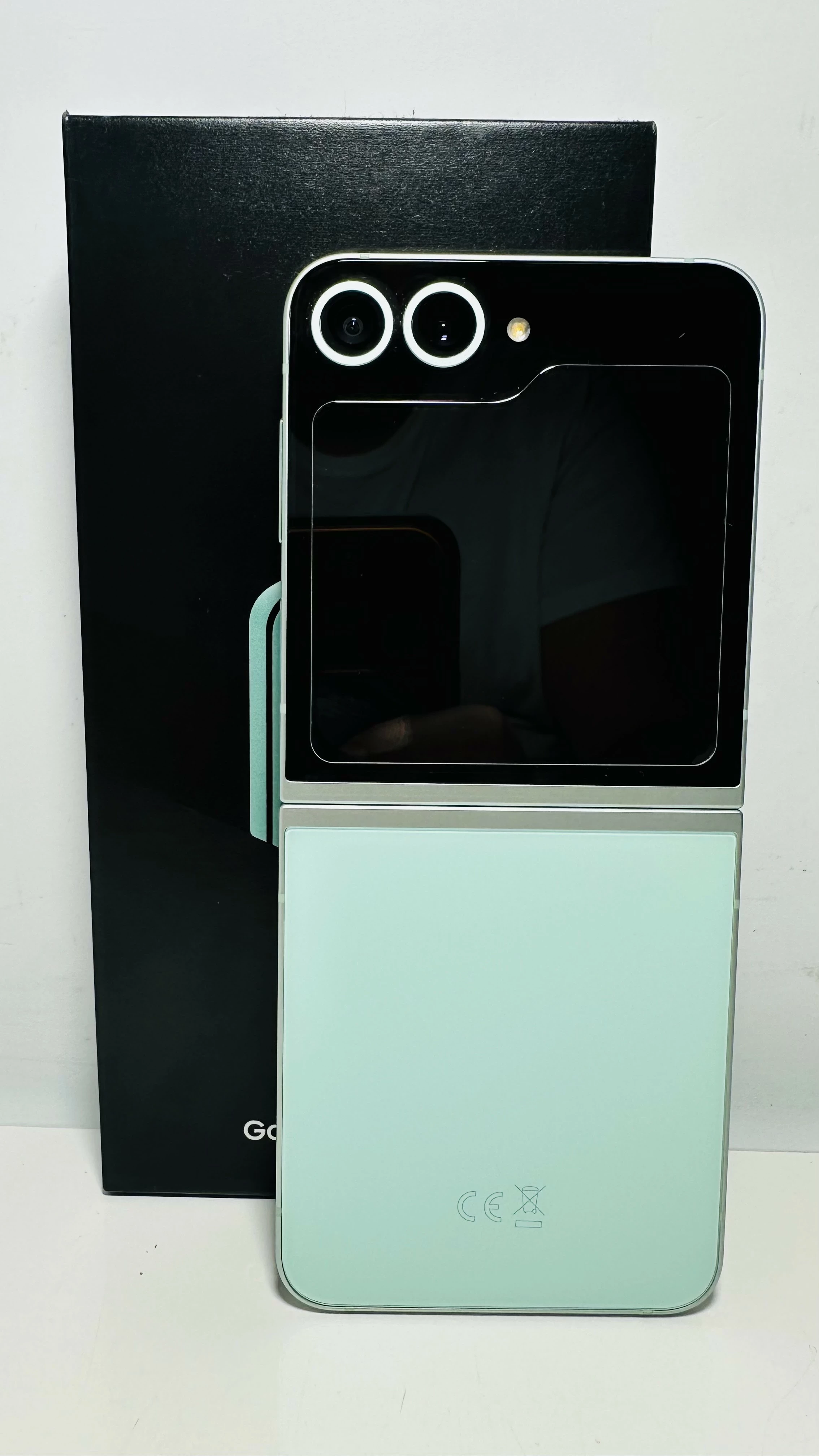 telefon-samsung-galaxy-z-flip6-5g-12256gb-mietowy-fabryczny-warto-okazja-stan-11323-2