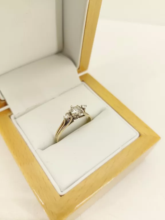 zloty-pierscionek-z-diamentami-585-043ct-228g-r18-wyprzedaz-ean-gtin-8001256987468