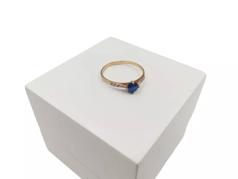 ZŁOTY PIERŚCIONEK SYNT. SZAFIR Z CYRKONIAMI PR. 333 W: 1,08 G ROZM. 18