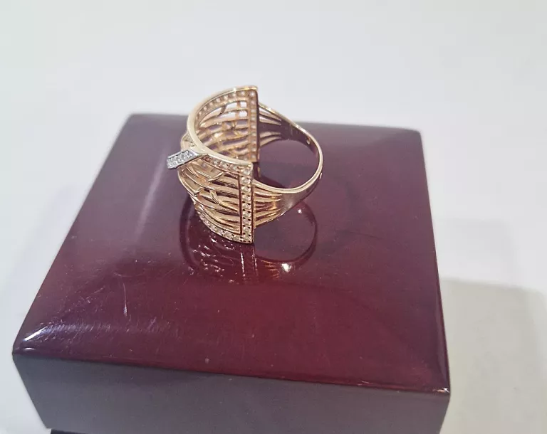 OLŚNIEWAJĄCY ZŁOTY PIERŚCIONEK Z OCZKAMI 4,83G R.19