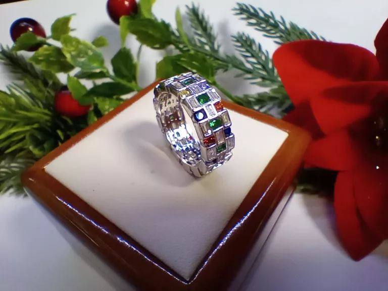 PIĘKNY SREBRNY  PIERŚCIONEK 5,56 G 925