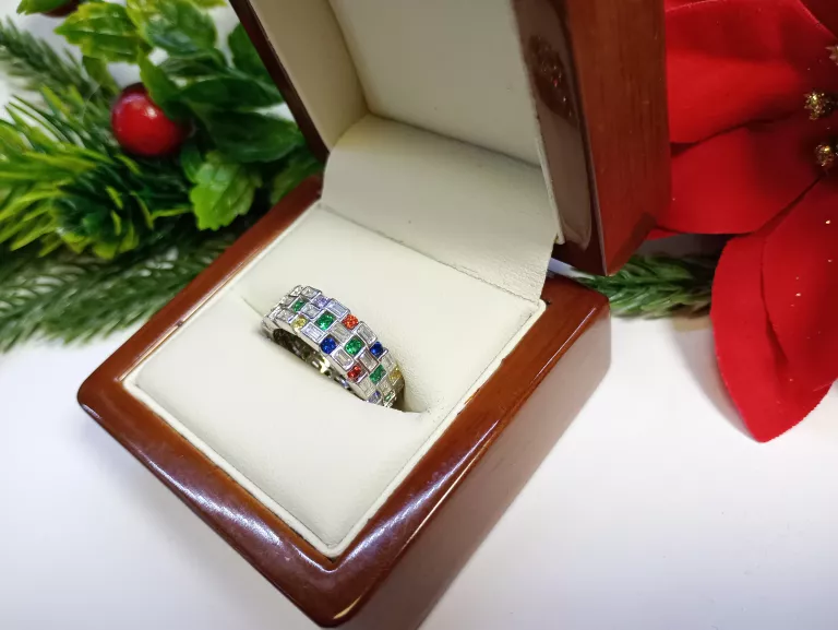 PIĘKNY SREBRNY  PIERŚCIONEK 5,56 G 925