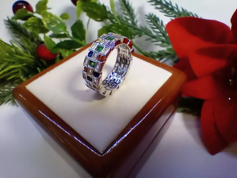 PIĘKNY SREBRNY  PIERŚCIONEK 5,56 G 925