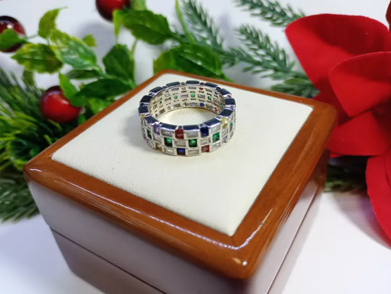 PIĘKNY SREBRNY  PIERŚCIONEK 5,56 G 925