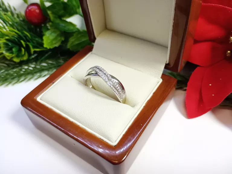 ZJAWISKOWY SREBRNY PIERŚCIONEK  3,31 G 925