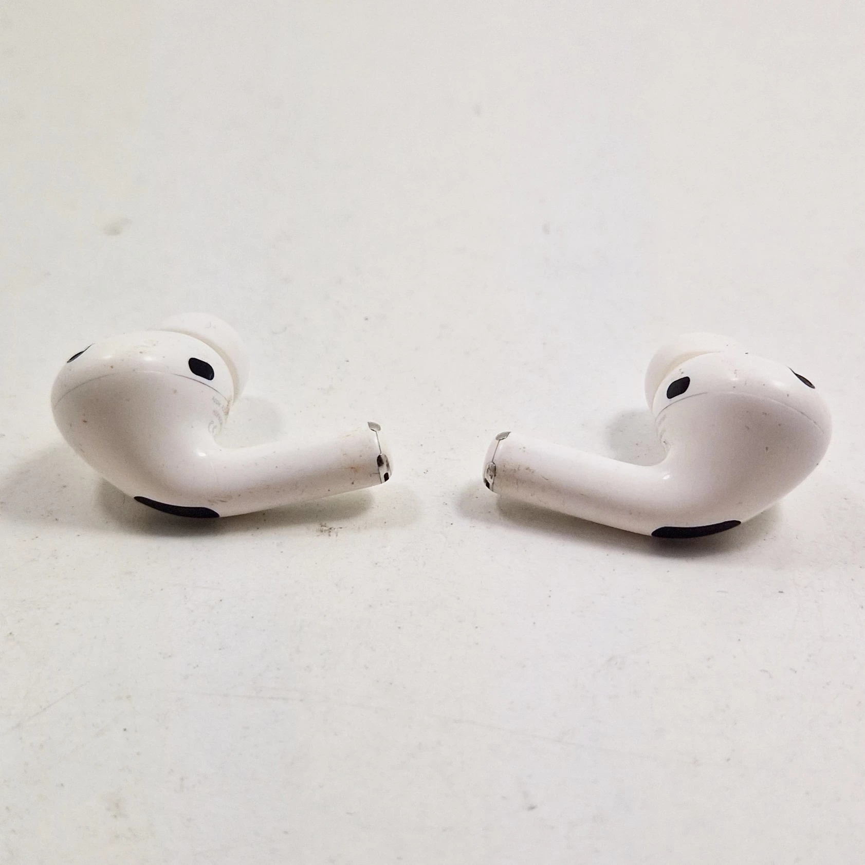 sluchawki-airpods-pro-a2190-a2083-a2084-kolor-dominujacy-129357-2