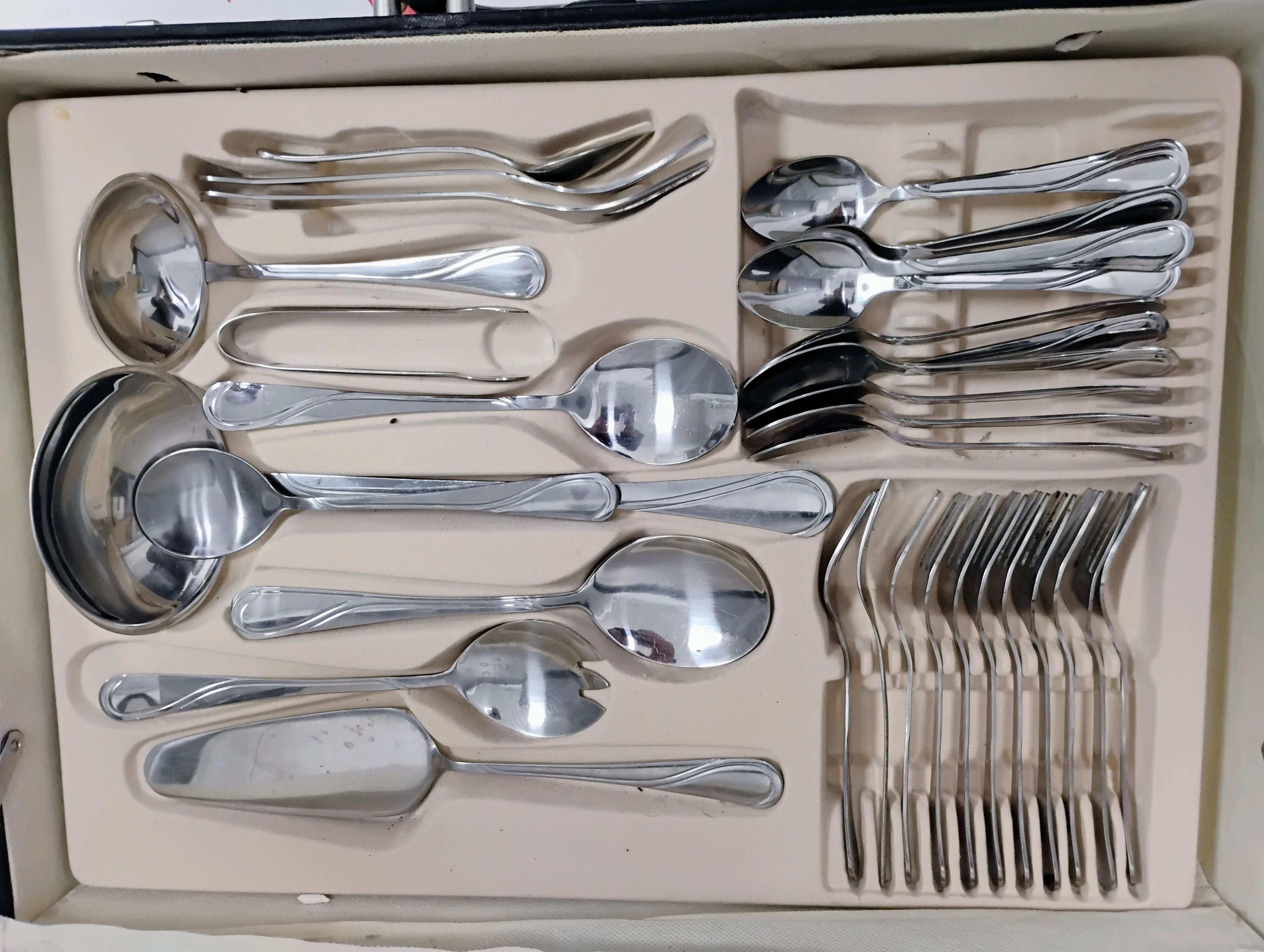 rossner-sztucce-zestaw-sztuccow-w-walizce-72el-ean-gtin-5908298001424