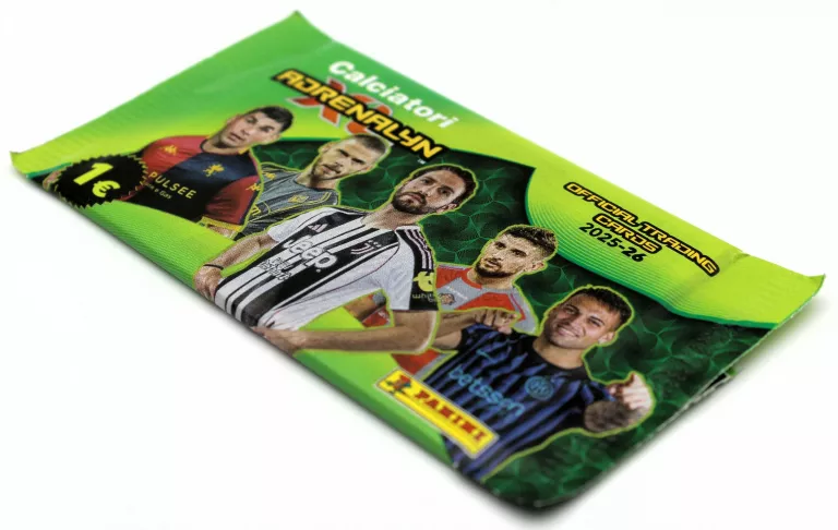 karty-calciatori-adrenalyn-xl-202526-saszetka-po-6-kart-dyscyplina-sportowa-18611-1