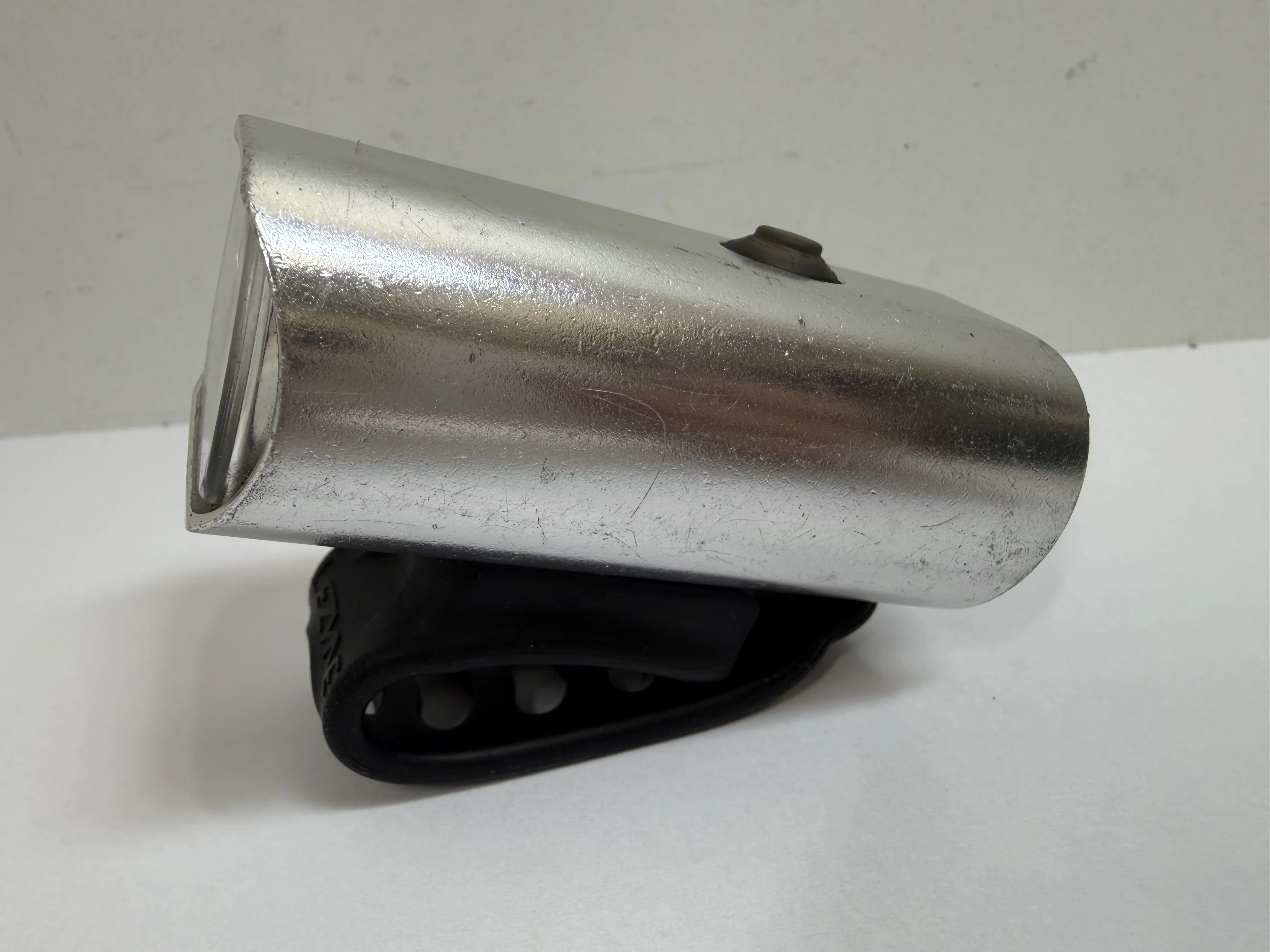 lampka-rowerowa-lezyne-40-stan-11323-2