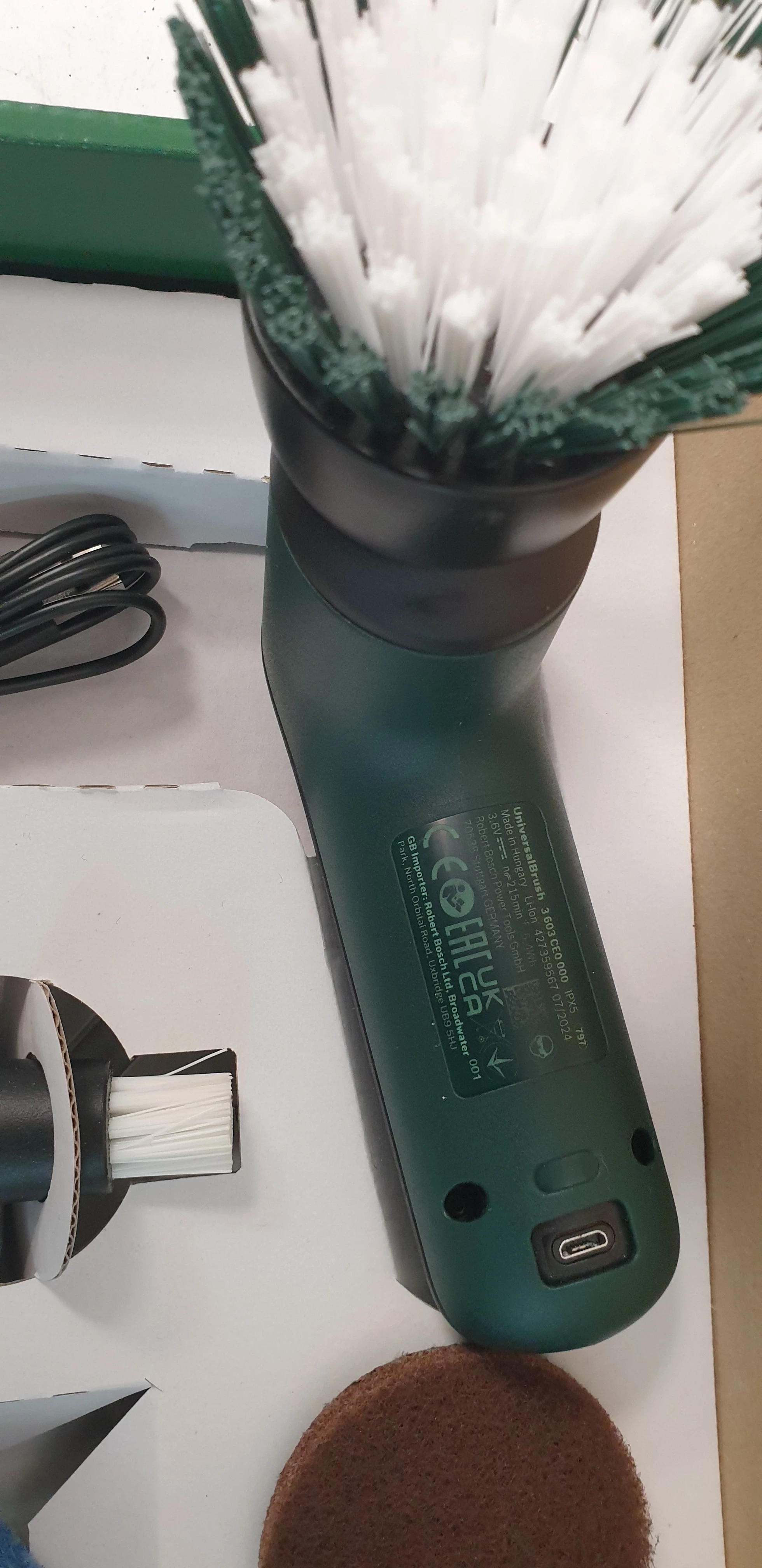 elektryczna-szczotka-bosch-universal-brush-36-vpudelko-kod-producenta-06033e0000