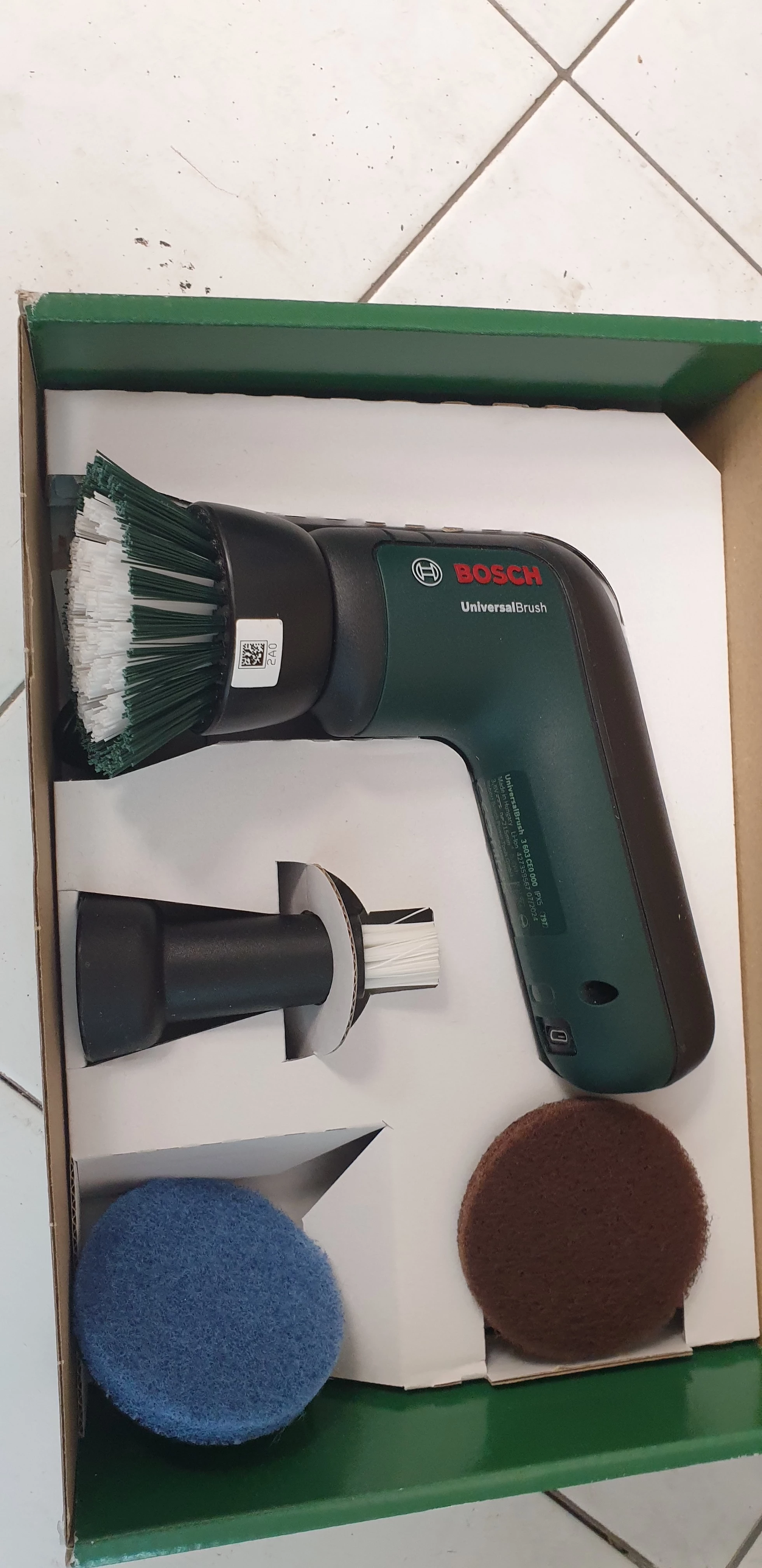 elektryczna-szczotka-bosch-universal-brush-36-vpudelko-marka-248811-950093