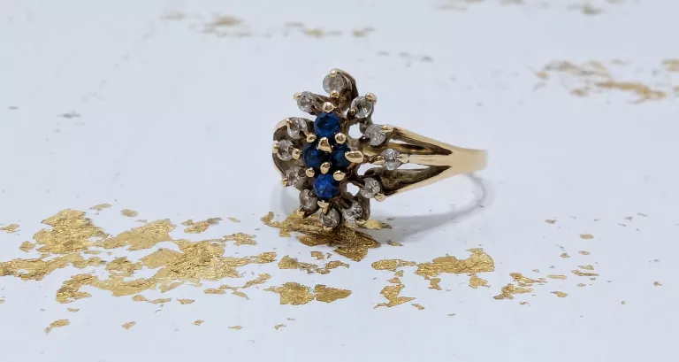 PIERŚCIONEK W TYPIE ROZETY 585 2,67G R12