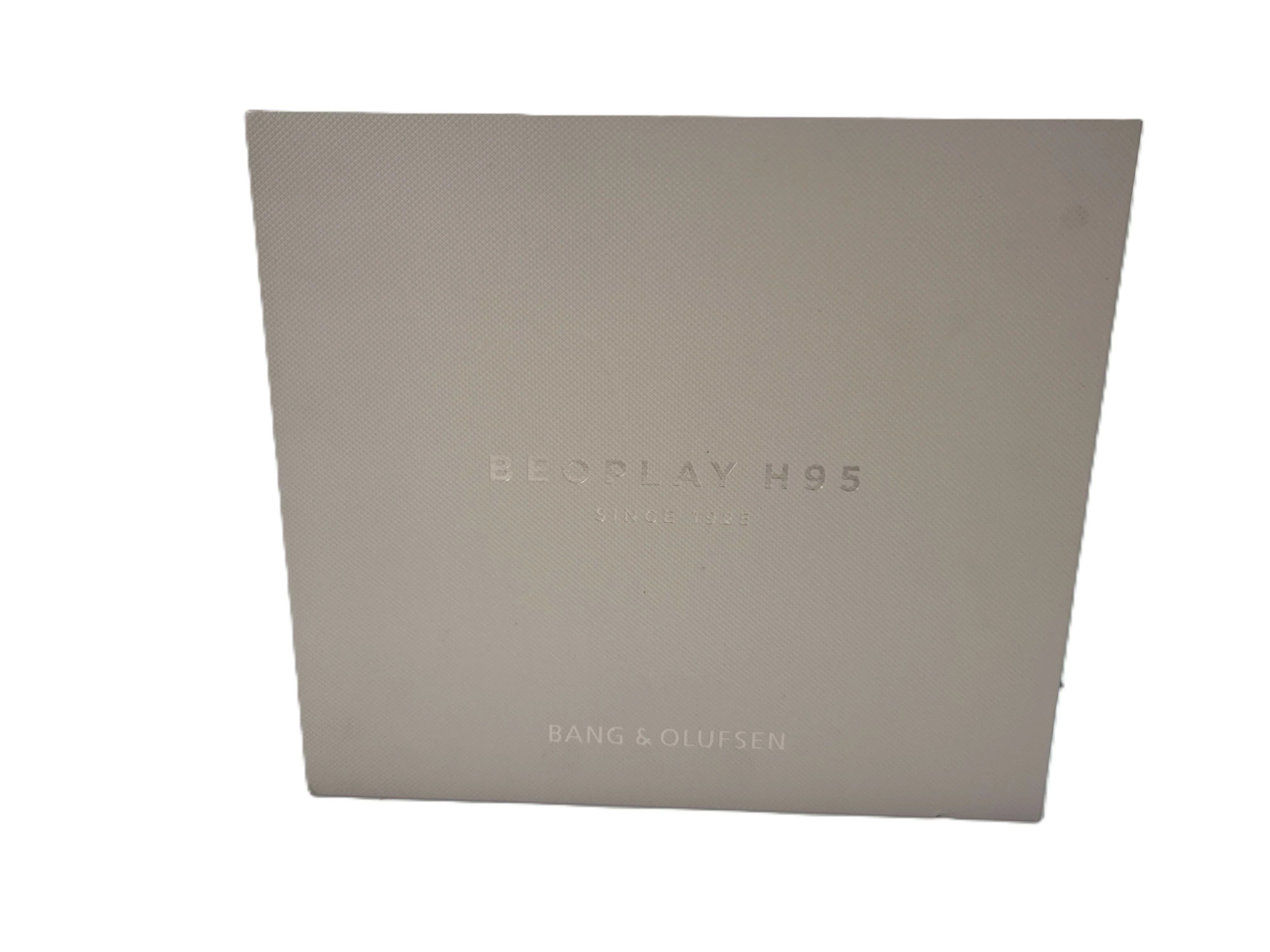 sluchawki-bezprzewodowe-wokoluszne-bang-olufsen-beoplay-h95-stan-11323-2