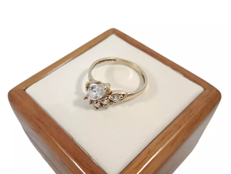 ZŁOTY PIERŚCIONEK Z CYRKONIAMI PR.585 2,27G R:17