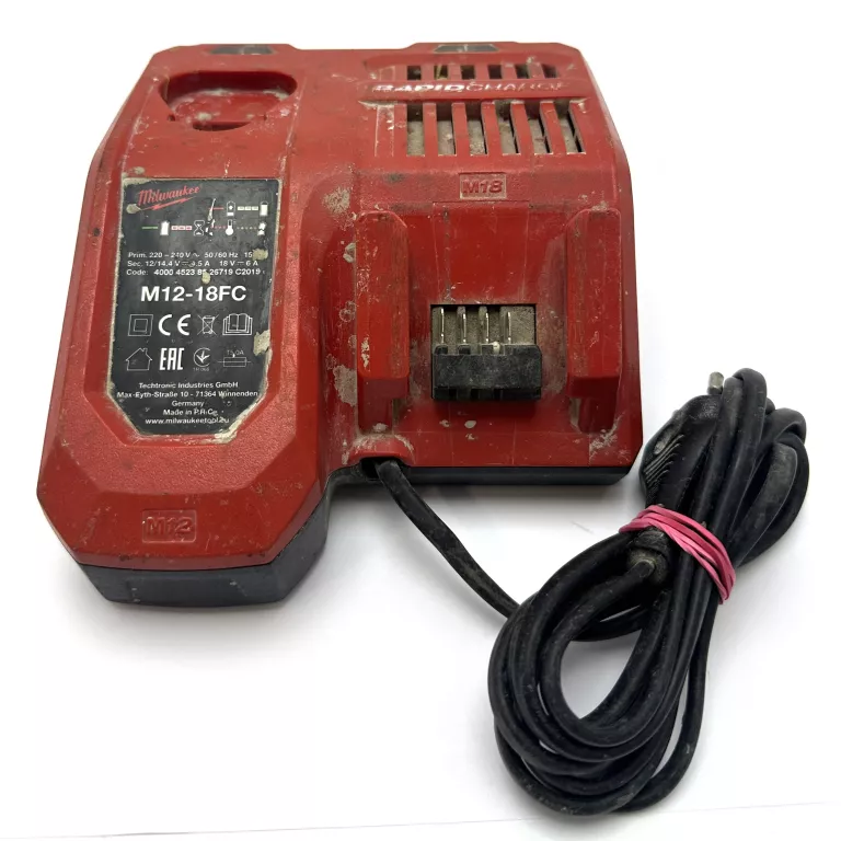 ŁADOWARKA DO AKUMULATORÓW MILWAUKEE M12-18FC