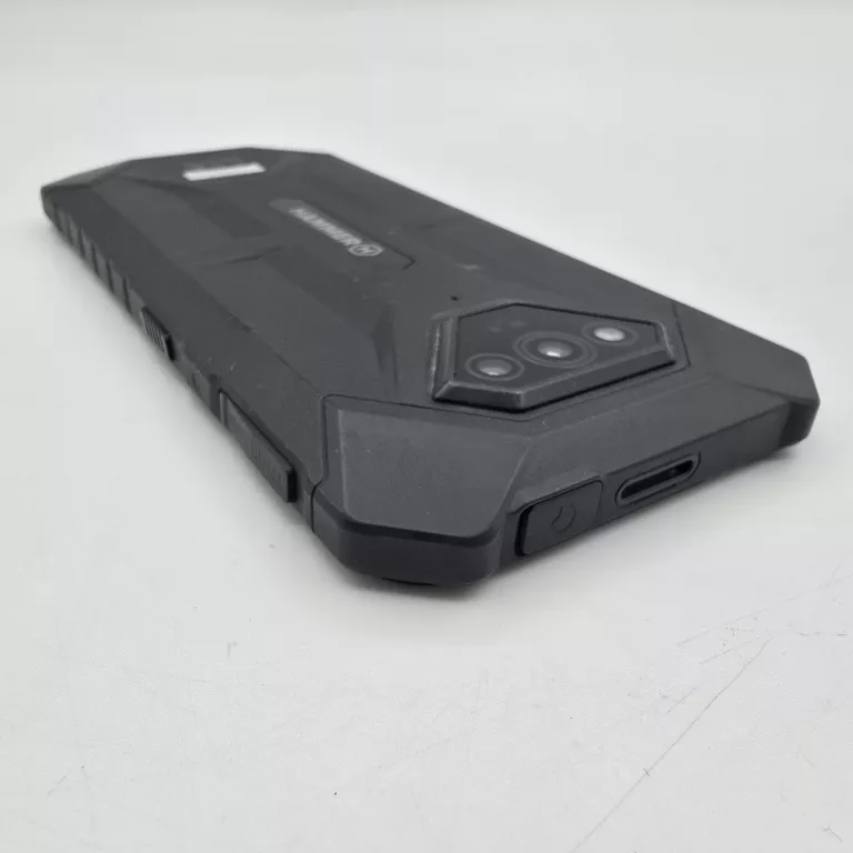 telefon-hammer-iron-v-64gb-przekatna-ekranu-650