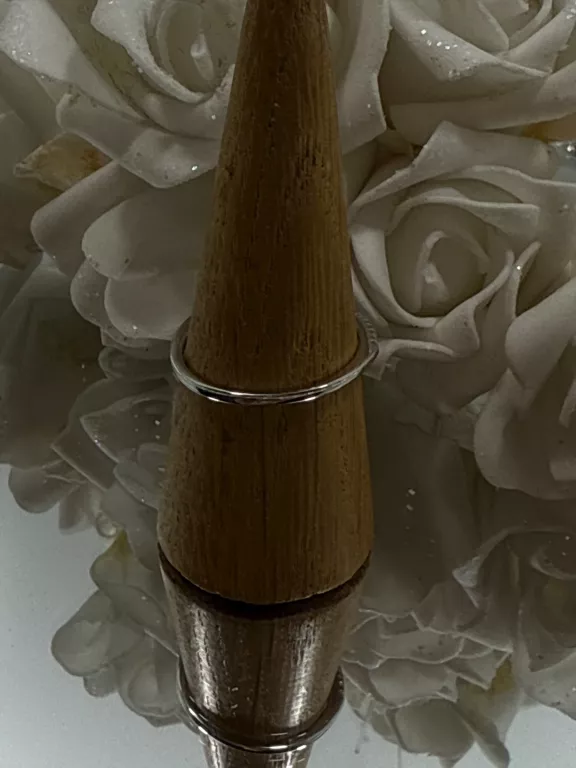 PIĘKNY SREBRNY  PIERŚCIONEK 1,85 G 925