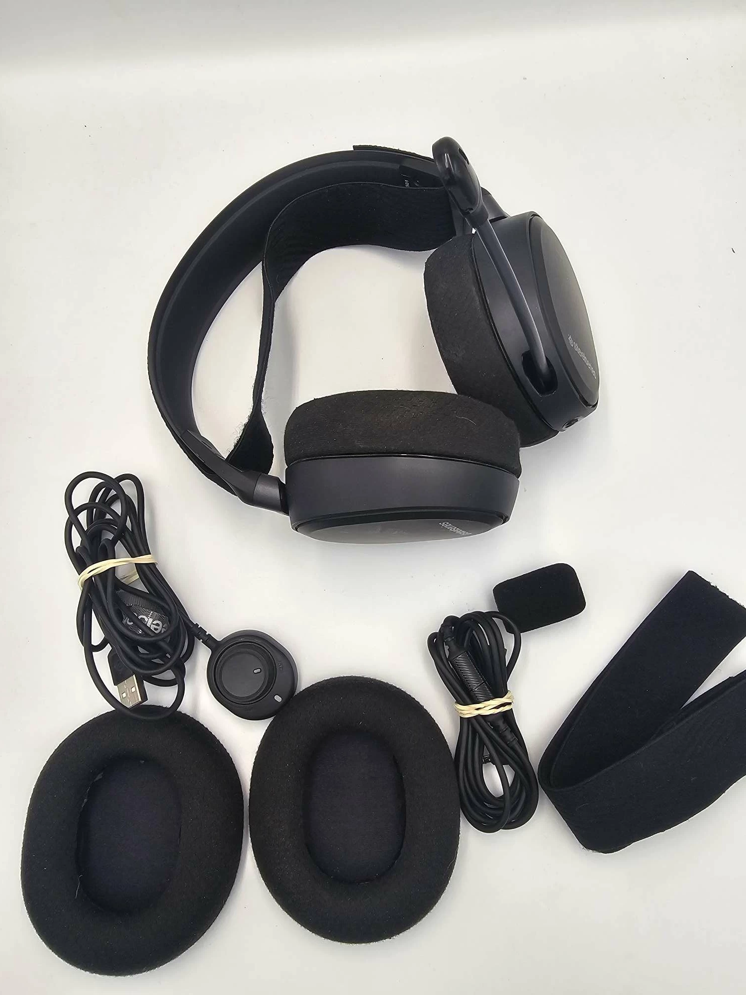 sluchawki-steelseries-arctos-pro-etui-gabki-kable-ean-gtin-5707119029568