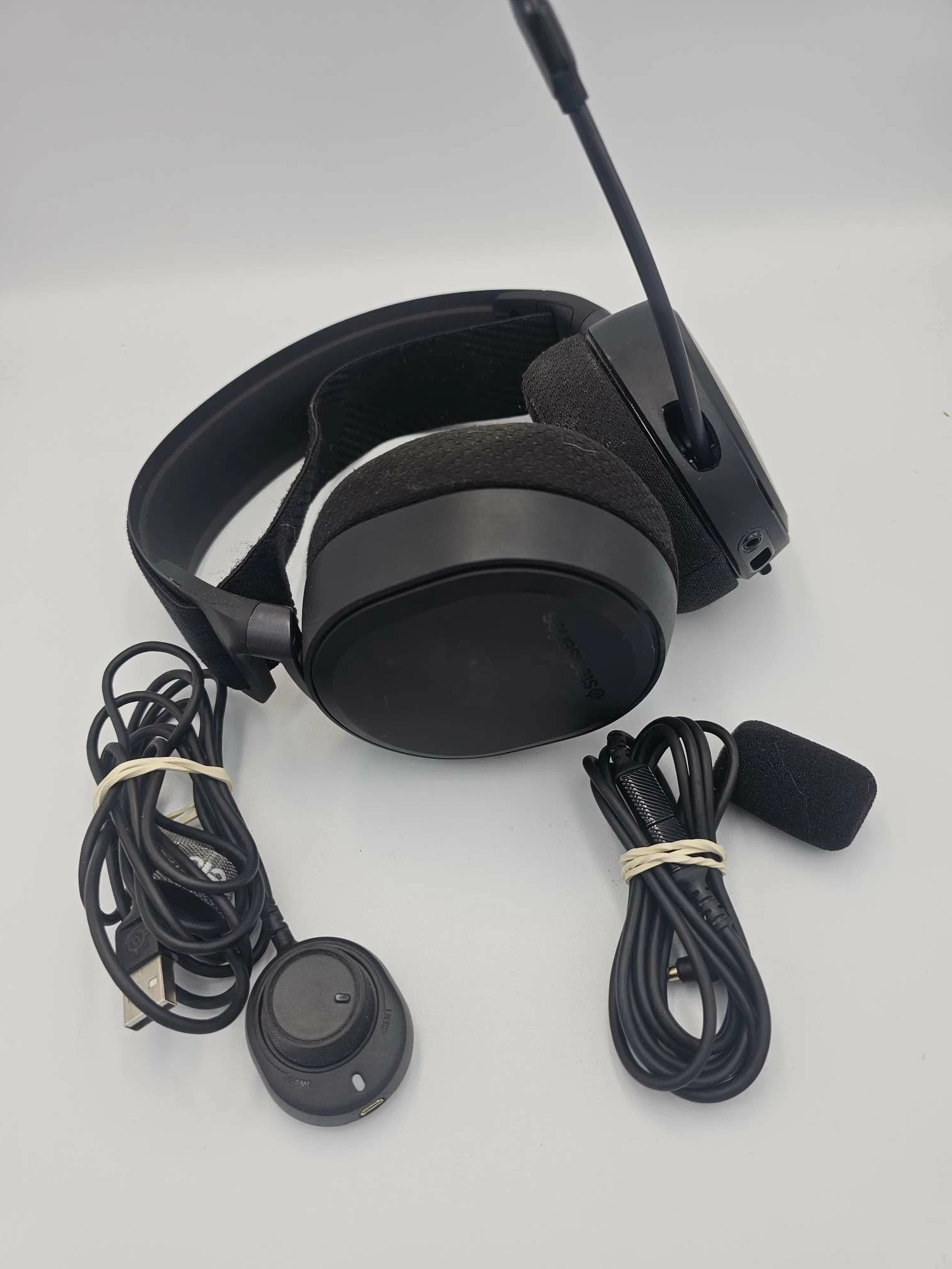 sluchawki-steelseries-arctos-pro-etui-gabki-kable-dekerta-20-sosnowiec