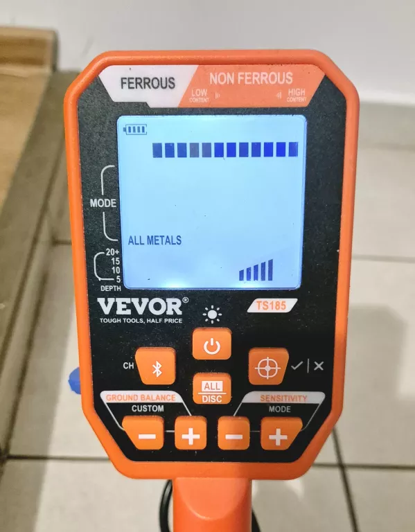 WYKRYWACZ METALU VEVOR TS185