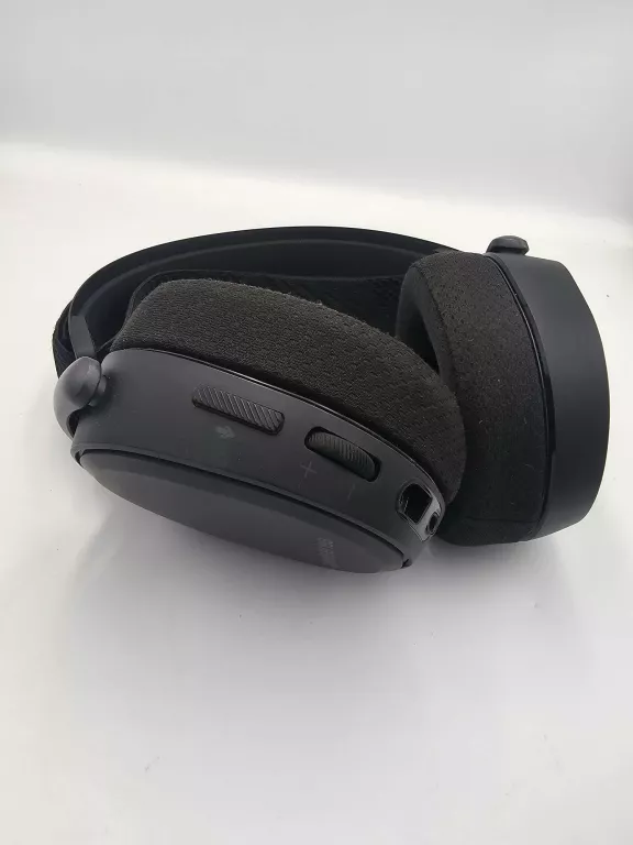 sluchawki-steelseries-arctos-pro-etui-gabki-kable-stan-11323-2