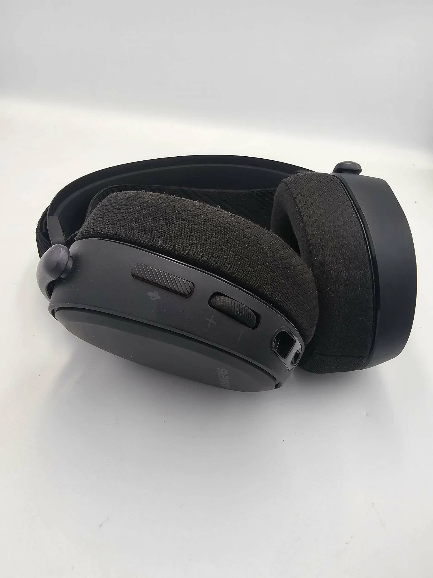 sluchawki-steelseries-arctos-pro-etui-gabki-kable-stan-11323-2