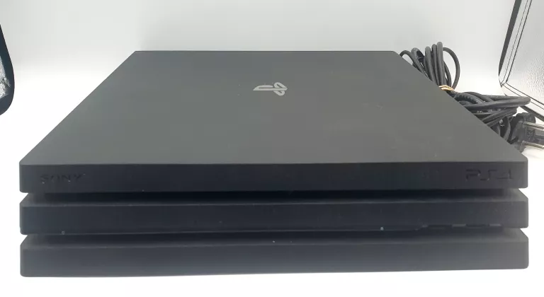 KONSOLA PLAYSTATION 4 PRO+ 2 PADY+ 2 GRY