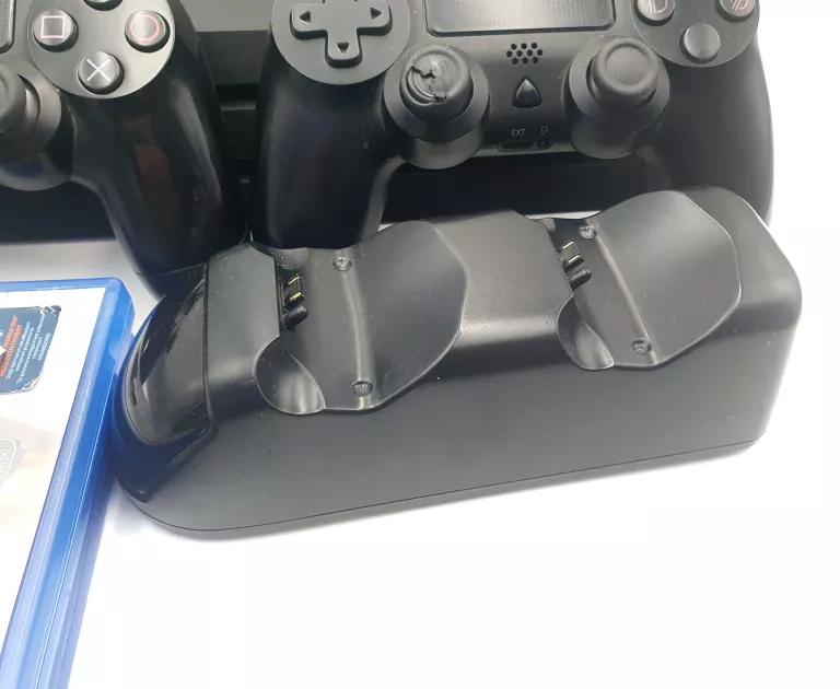 KONSOLA PLAYSTATION 4 PRO+ 2 PADY+ 2 GRY