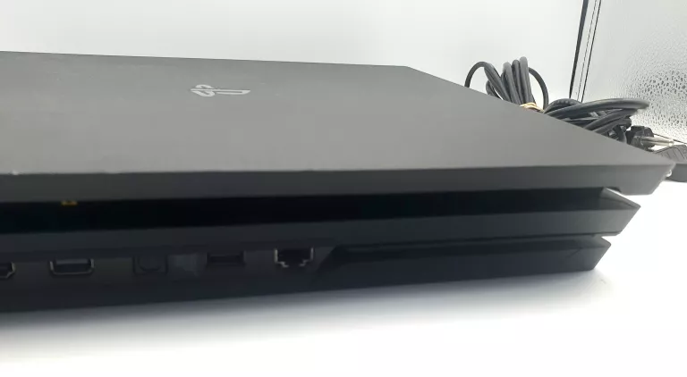 KONSOLA PLAYSTATION 4 PRO+ 2 PADY+ 2 GRY