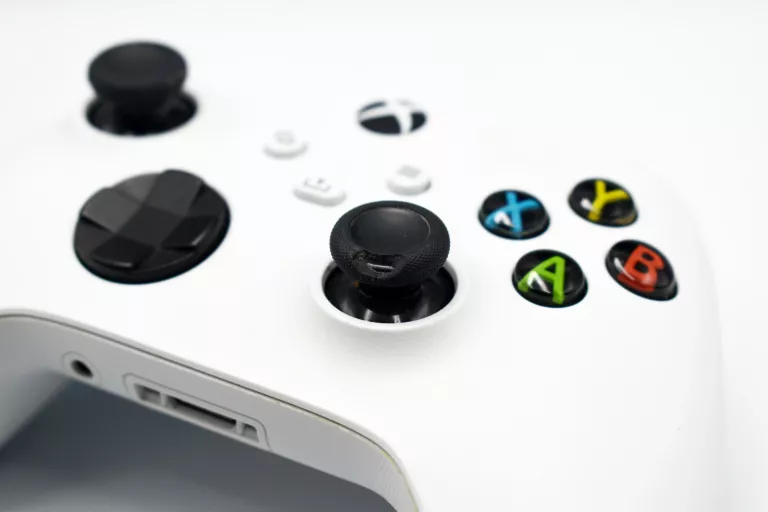 KONSOLA XBOX ONE S BIAŁA 512 GB Z 1 PADEM GWARANCJA