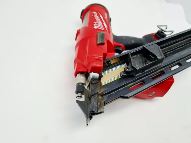GWOŹDZIARKA MILWAUKEE M18 FFN