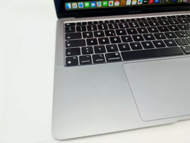 LAPTOP APPLE MACBOOK AIR APPLE M 8 GB / 256 GB