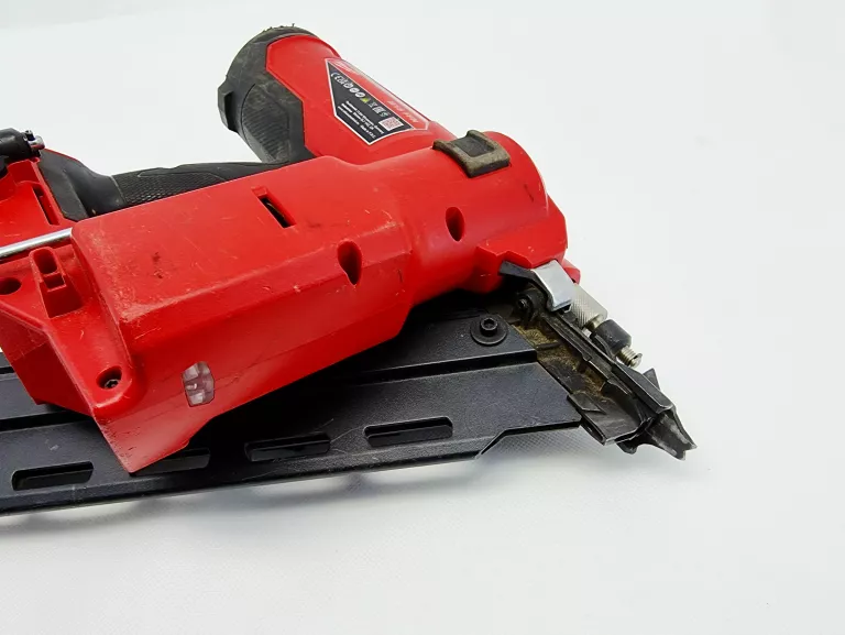 GWOŹDZIARKA MILWAUKEE M18 FFN