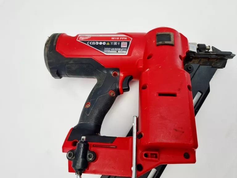 GWOŹDZIARKA MILWAUKEE M18 FFN
