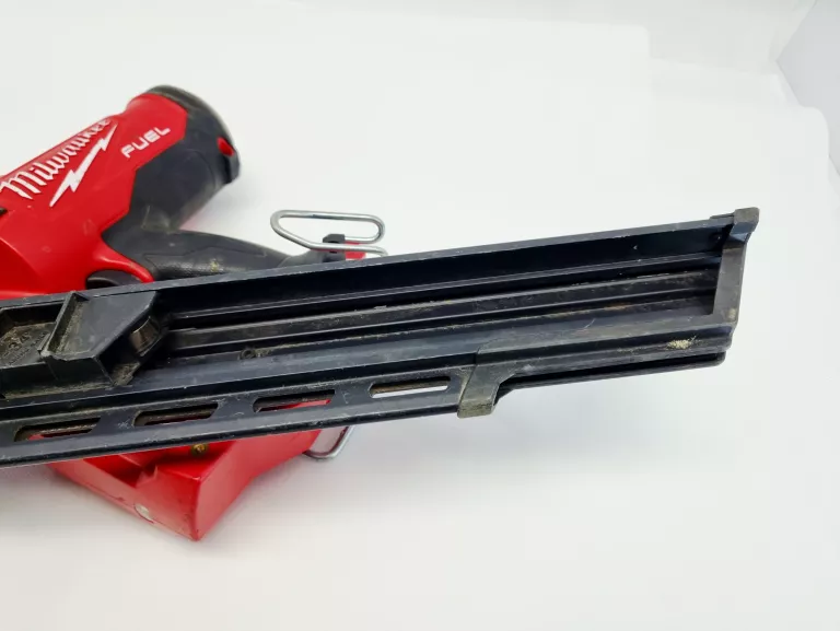 GWOŹDZIARKA MILWAUKEE M18 FFN