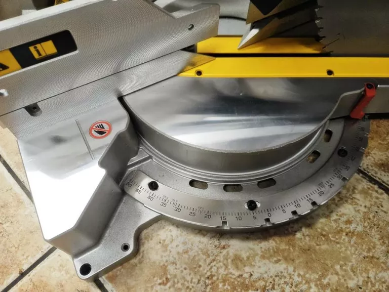 UKOŚNICA DEWALT DWS780-QS