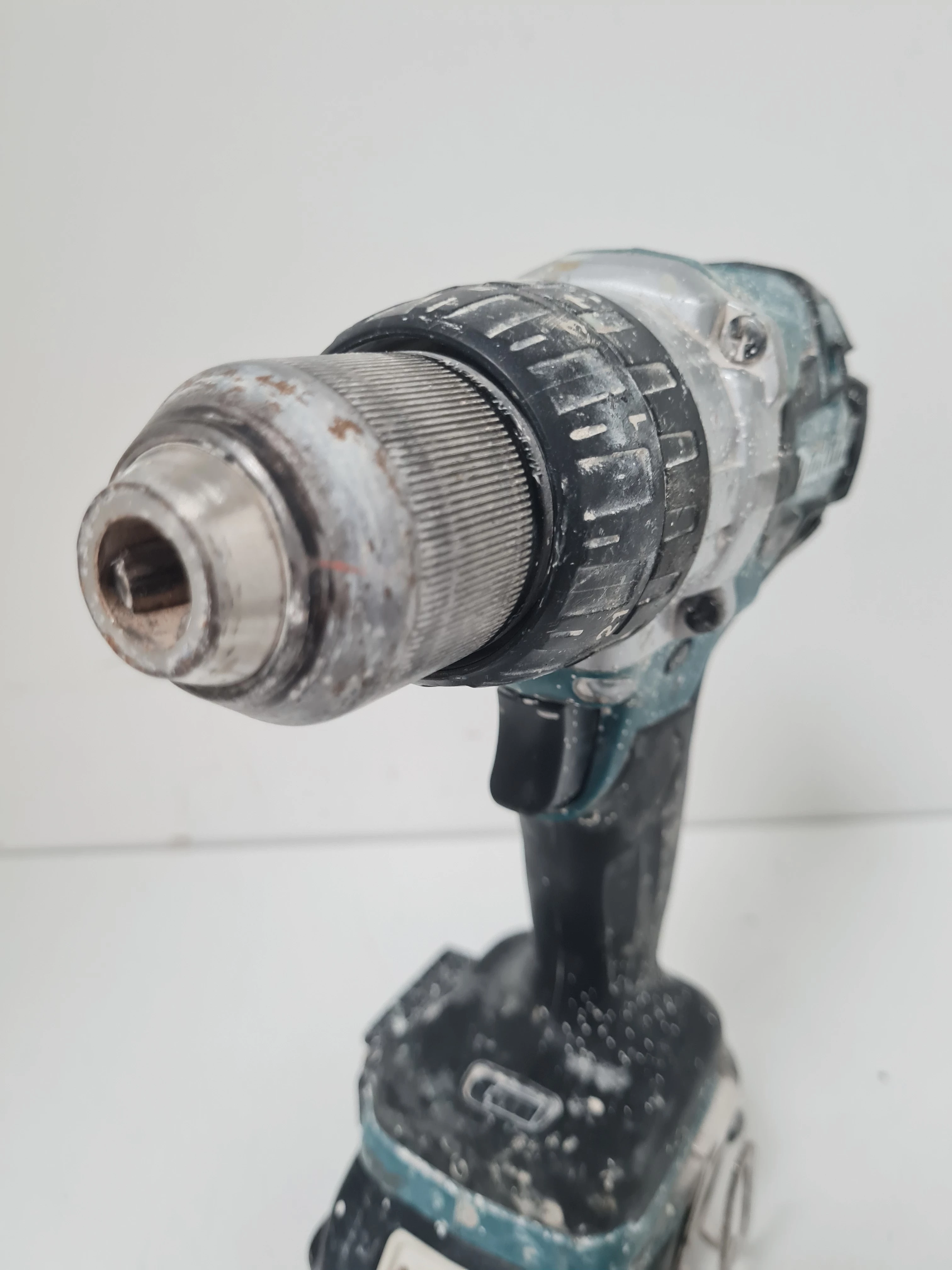 wkretarka-makita-dhp481-bateria-stan-11323-2