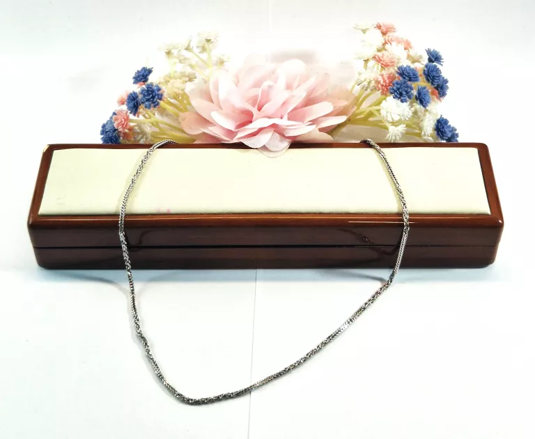 PRZEPIĘKNY SREBRNY ŁAŃCUSZEK 8,32 G 925