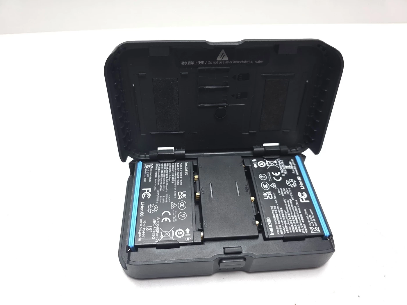 insta360-ladowarka-przenosna-portable-charging-case-ean-gtin-6970357857999