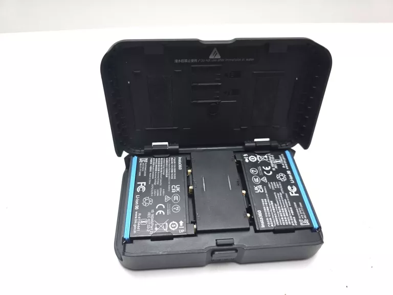 insta360-ladowarka-przenosna-portable-charging-case-ean-gtin-6970357857999
