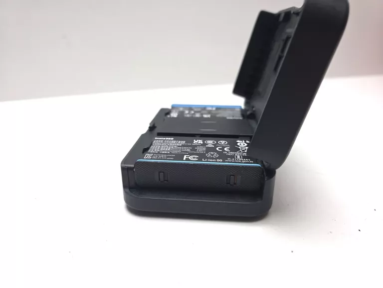 insta360-ladowarka-przenosna-portable-charging-case-stan-11323-2