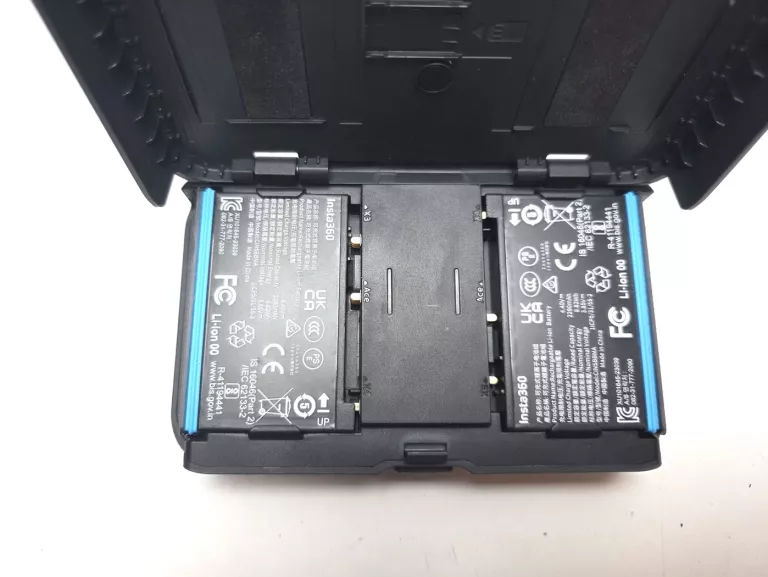 insta360-ladowarka-przenosna-portable-charging-case-kod-producenta-cinscave