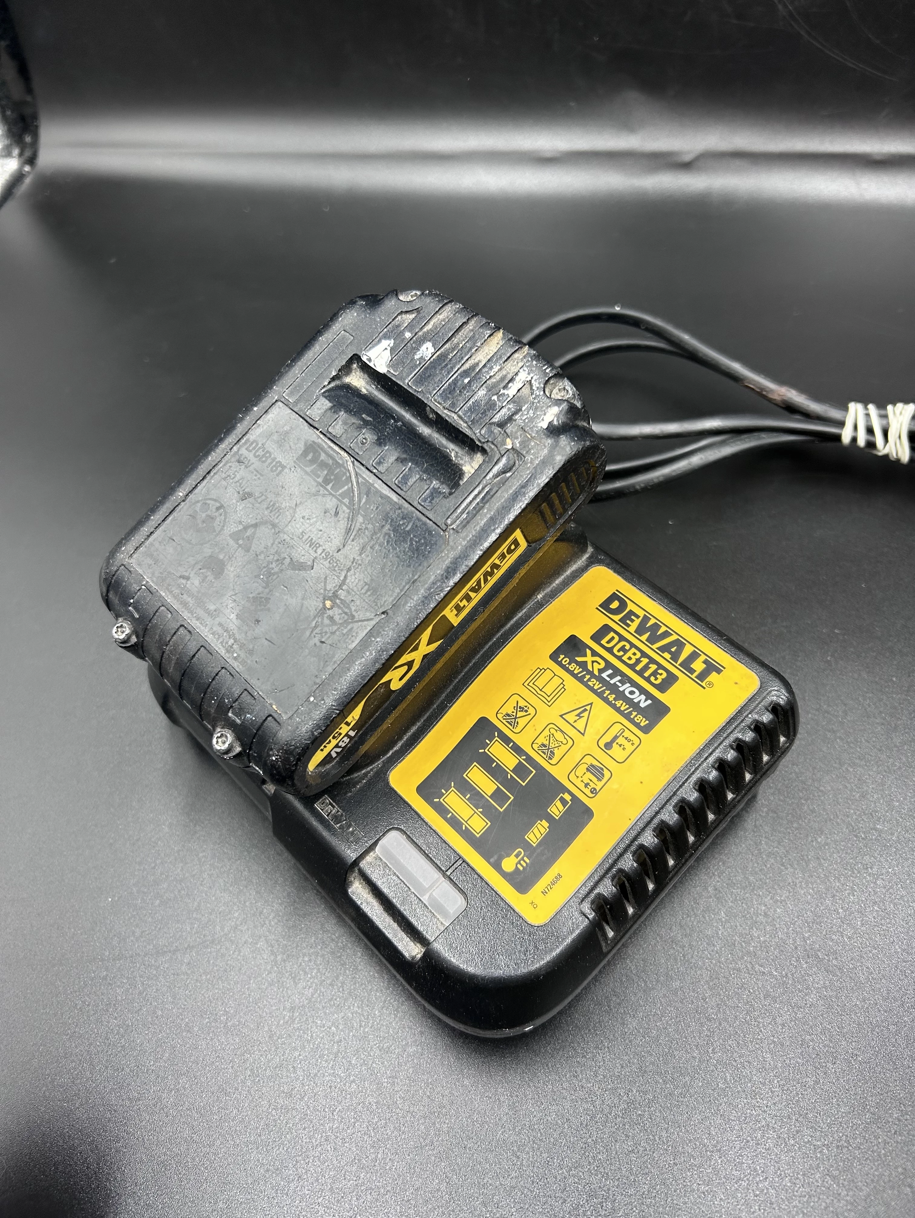 wkretarka-dewalt-dcd780-2-baterie-ladowarka-pojemnosc-akumulatora-150