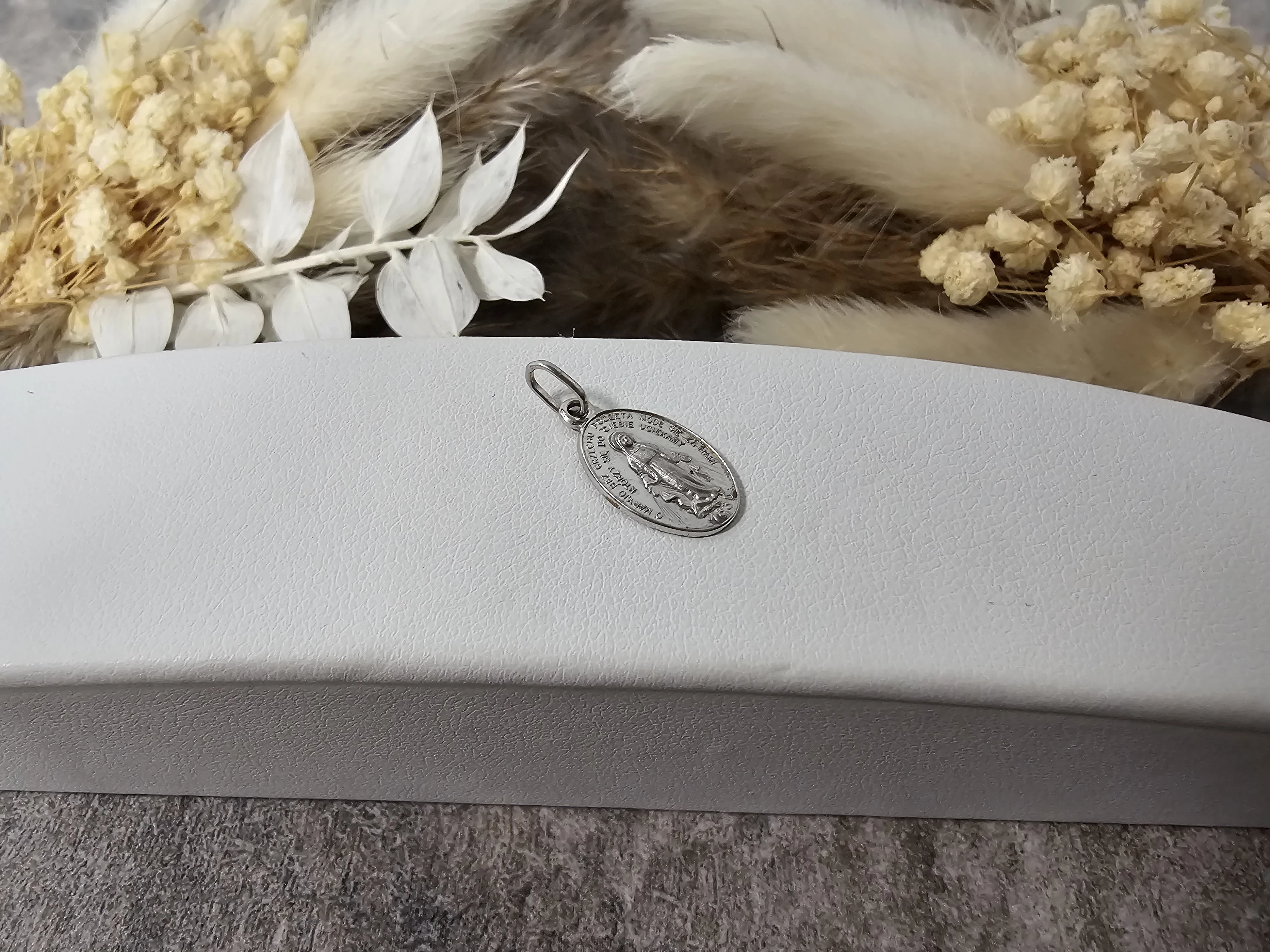 biale-zloto-medalik-585-094g-ean-gtin-99999999999999