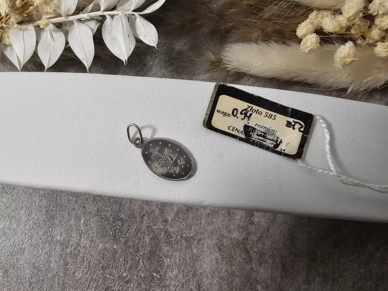 biale-zloto-medalik-585-094g-kod-producenta-1